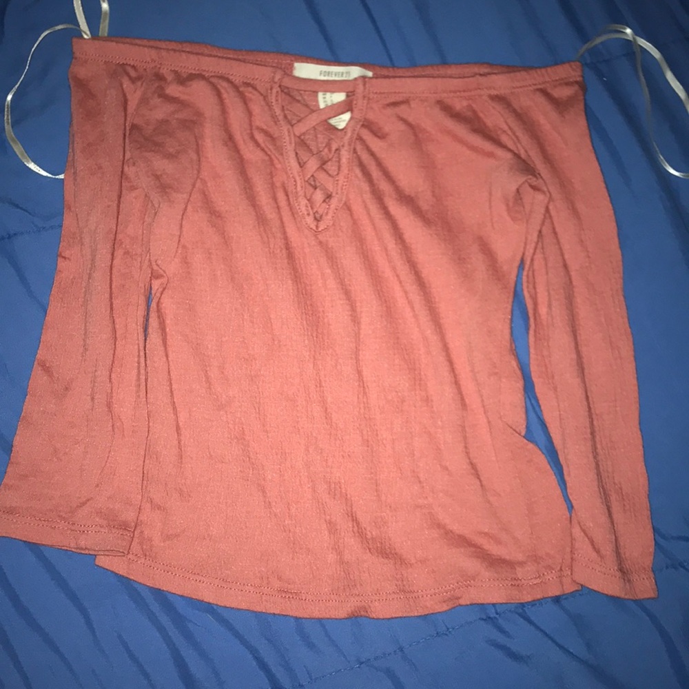Light pink off-shoulder w/open-up slit in-the-mid